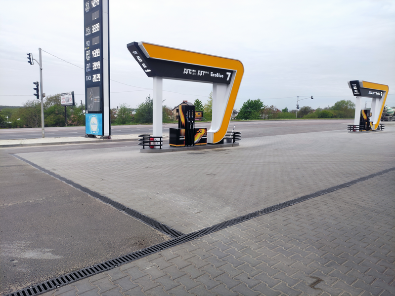 Лоток водовідвідний бетонний Mega DN110 H130 з решіткою чавунною щілинною E600 04100/130 фото